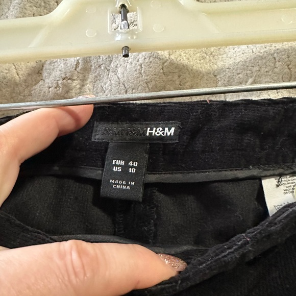 Beautiful corderoy black skirt - Picture 2 of 4